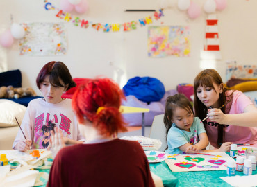 Жителей Москвы и Подмосковья приглашают стать арт-волонтерами и помогать ребятам из детских домов и хосписов с помощью творчества