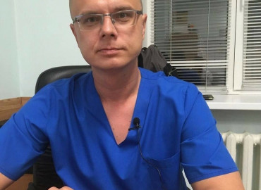 Доктор из Кемеровской области, спасший ребенка на борту самолета, стал героем подкаста «Подвиги обычных людей»