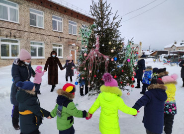 Игрушки, краски и сладости: корпоративные волонтеры подарили подарки сотням детей по всей России