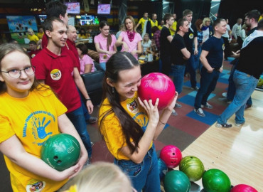 В Челябинске устроили благотворительный турнир по боулингу в поддержку ребенка с онкозаболеванием
