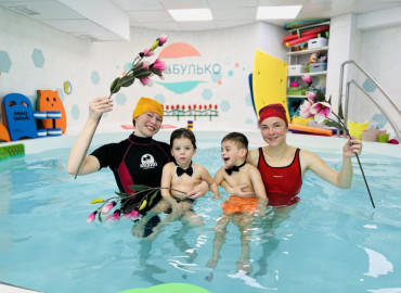 «Водный мир без границ»: в Липецке организовали занятия в бассейне для особенных детей
