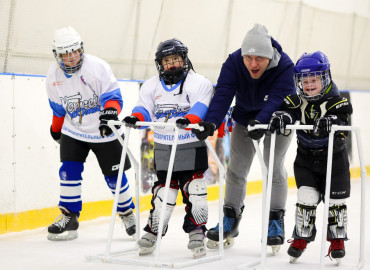 Равный доступ к спорту: в Санкт-Петербурге запустили школу адаптивного хоккея для особенных детей