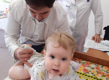 Команда супер-врачей из Санкт-Петербурга провела прием для тяжелобольных малышей в Карелии
