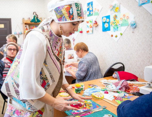 "Лоскутки тепла": в Белгородской области открыли швейную мастерскую для сохранения старинных промыслов